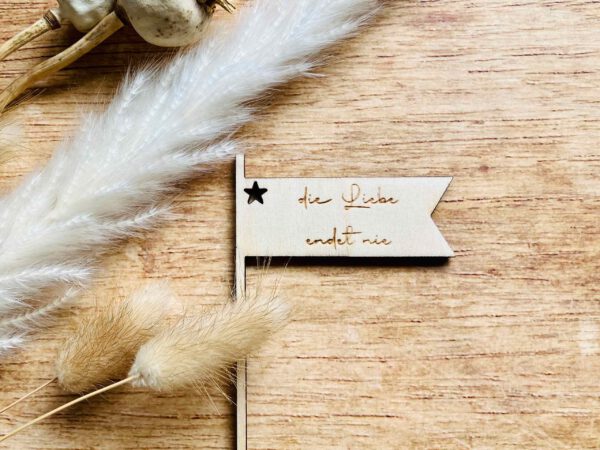 Unser Wimpel "die Liebe endet nie"