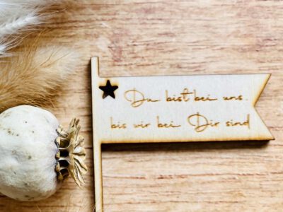 Unser Wimpel "Du bist bei uns, bis wir bei dir sind" von nahem