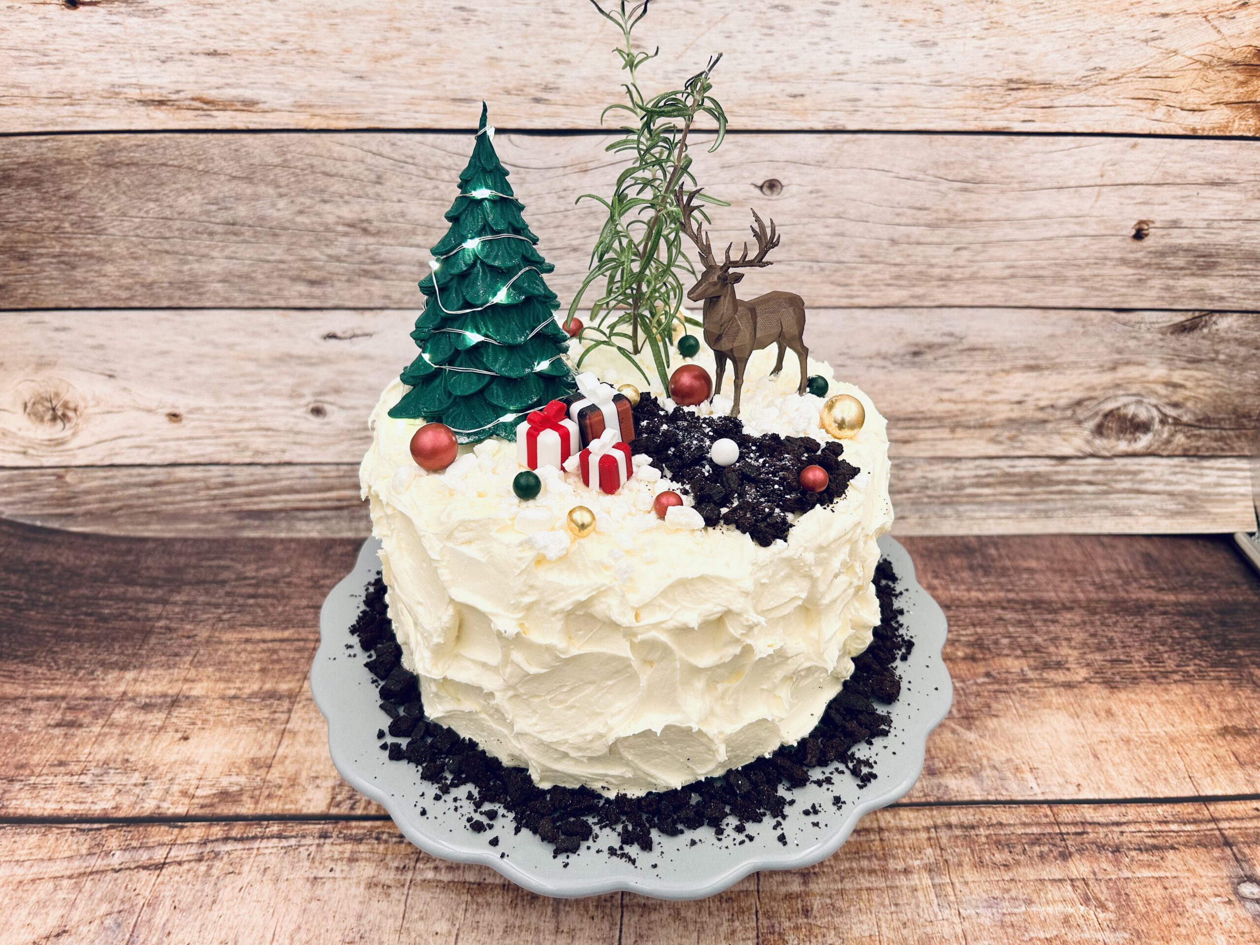 Weihnachtstorte "A Hirschele" mit 3D Elementen & Lichterkette – Bild 3