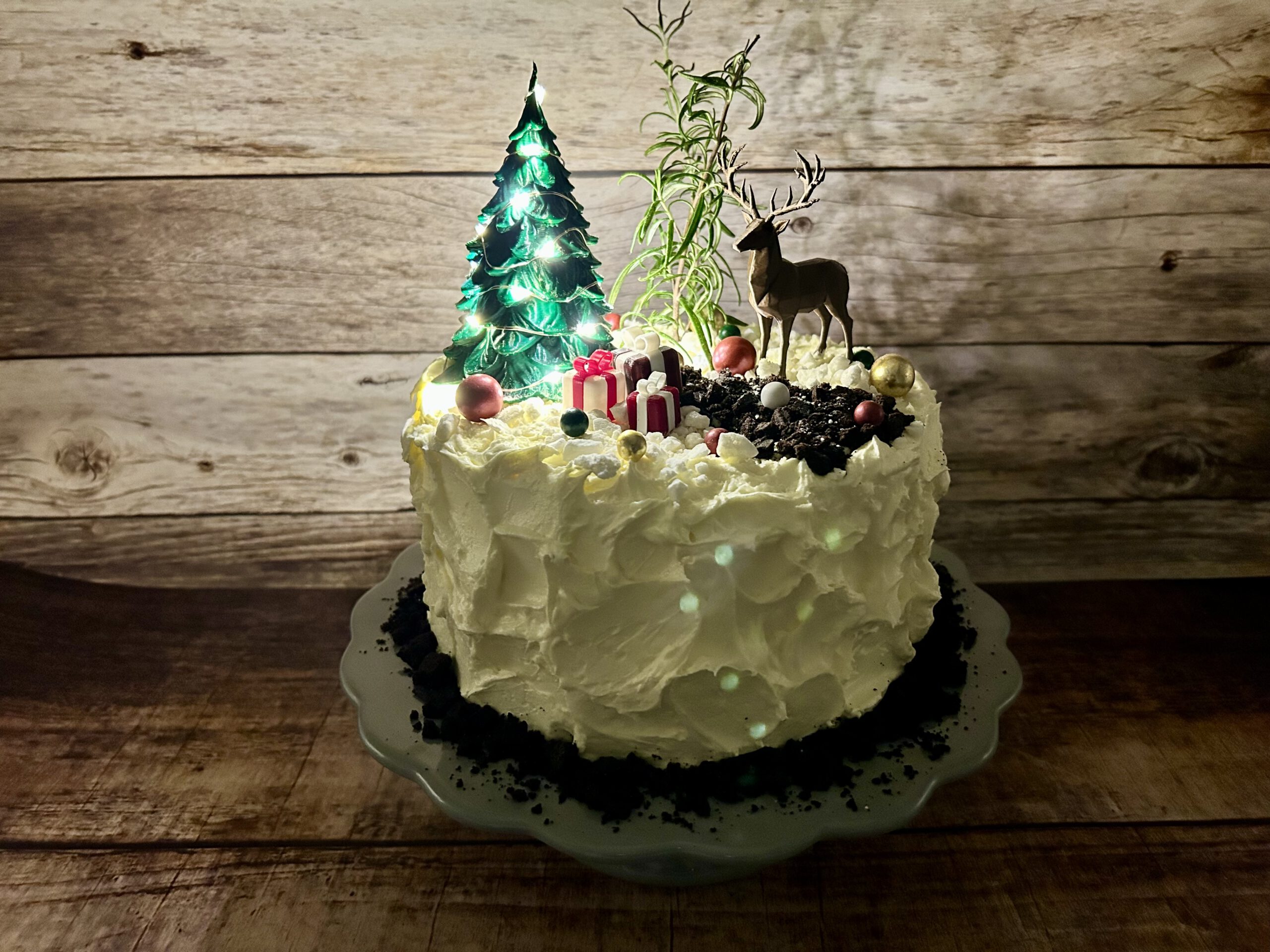 Weihnachtstorte "A Hirschele" mit 3D Elementen & Lichterkette – Bild 2